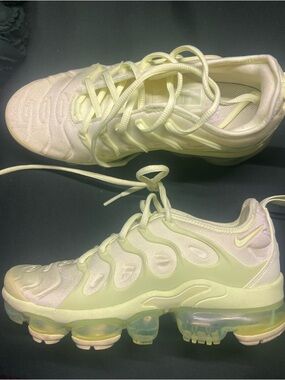 Nike Vapormax Plus Barely Volt